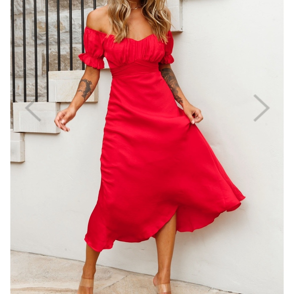 Red dress by selfie Leslie